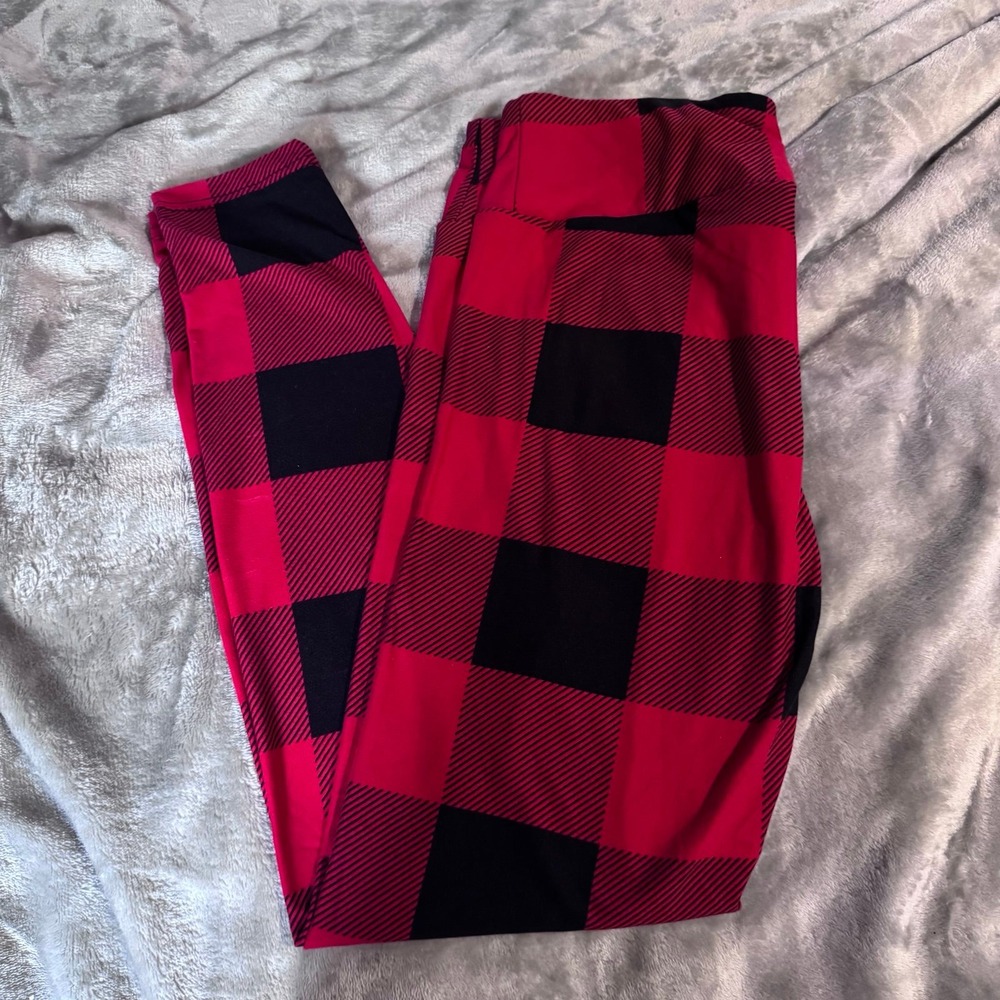 NoBo Christmas ReD Buffalo Plaid leggings